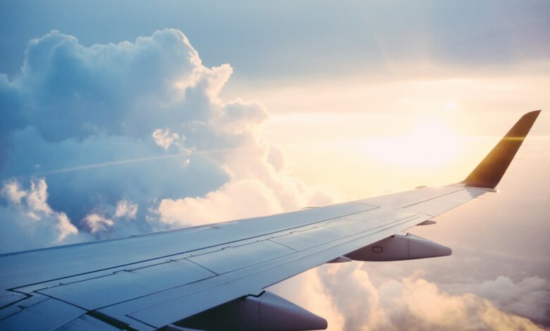 Quem é aposentado pelo INSS pode comprar passagem aérea por até R$ 200 caso não tenha viajado de avião no último ano